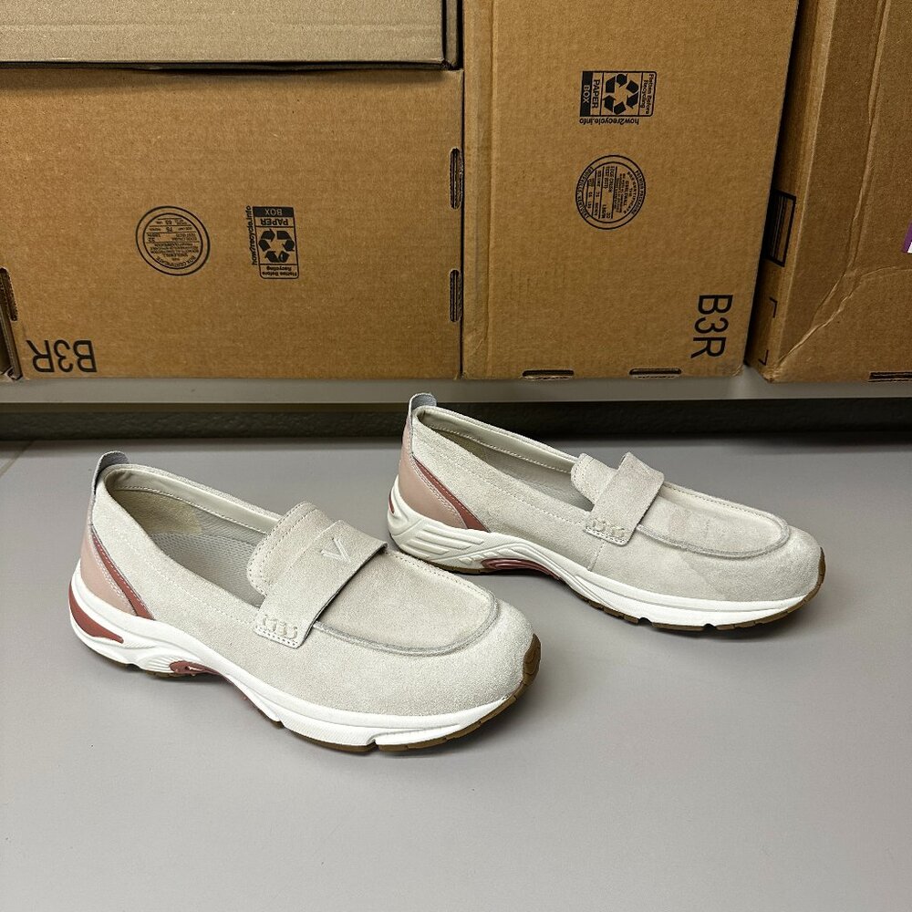 VIonic 23Walk Loafer - cream - size 10.5 wide